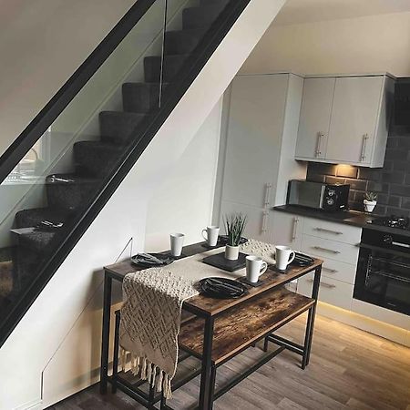 Comfortable Home In Bolton Farnworth Экстерьер фото
