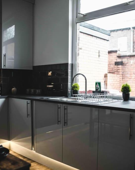 Comfortable Home In Bolton Farnworth Экстерьер фото
