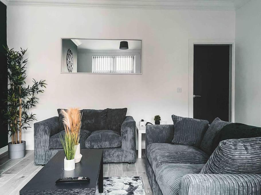 Comfortable Home In Bolton Farnworth Экстерьер фото