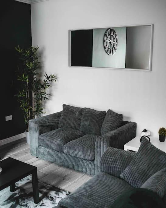 Comfortable Home In Bolton Farnworth Экстерьер фото