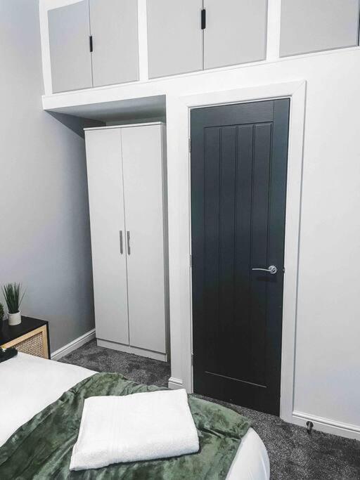 Comfortable Home In Bolton Farnworth Экстерьер фото