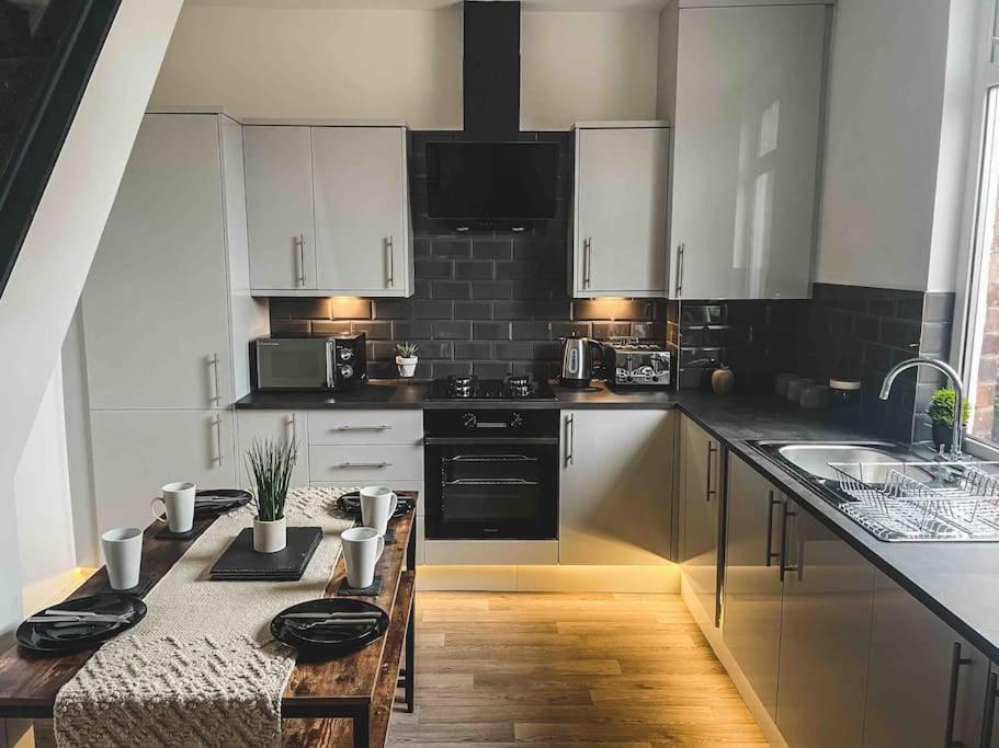 Comfortable Home In Bolton Farnworth Экстерьер фото